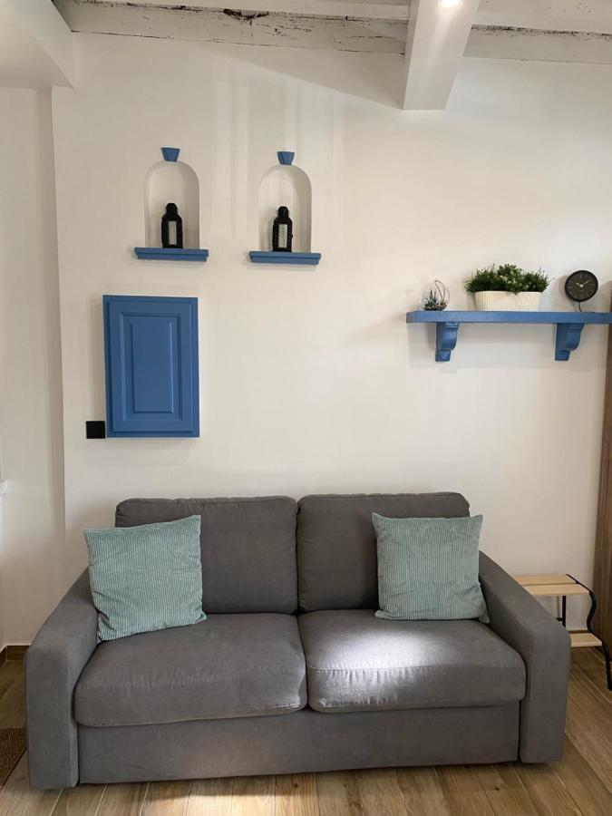 Nuit A La Roquette, Apartment