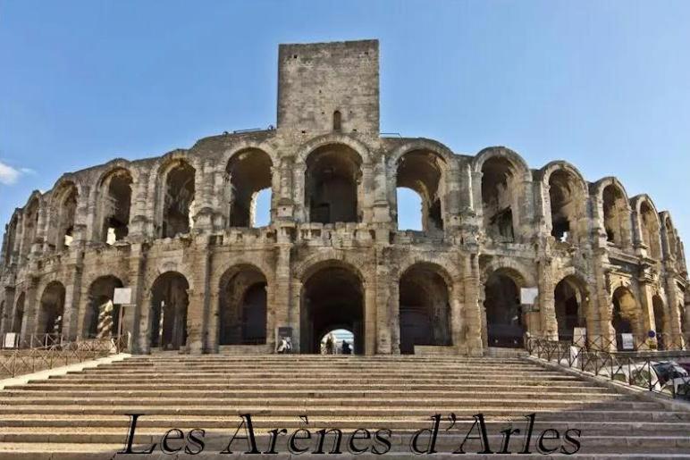 Nuit A La Roquette, * Arles